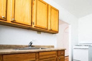 8222 S Ingleside Ave Apartments Chicago Kitchen